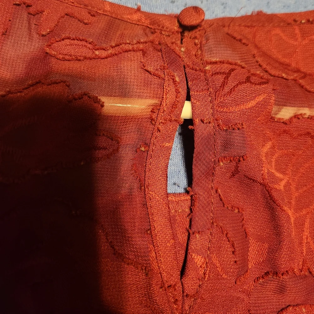 Torrid Sheer Floral Cap Sleeve Top - Size 2 (18/20) - Picture 5 of 5